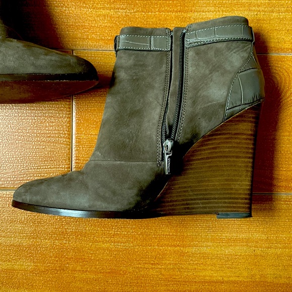 🌸Suede Coach ‘Melody’ Wedge Booties. Sz 10 🌸 - Picture 8 of 13